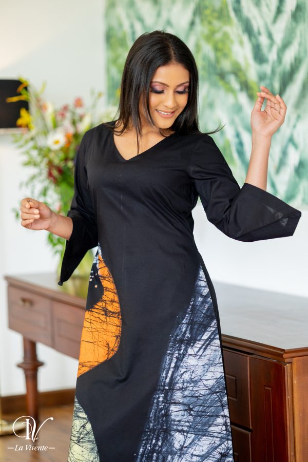 V-sleeved Batik Maxi Dress - La Vivente